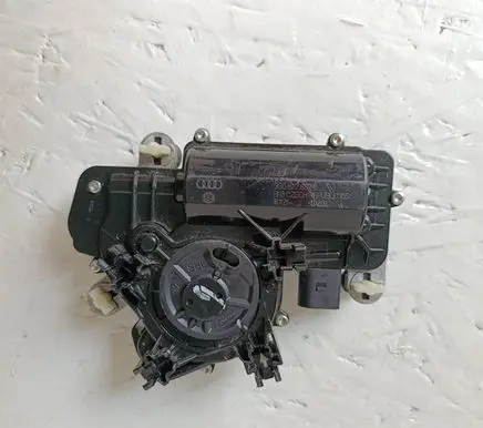 Volkswagen PASSAT B8 Tailgate boot lock/latch motor 3G0827887C 134632 161121
