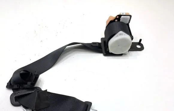 Toyota Camry VIII XV70 Rear seatbelt