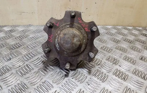 Mitsubishi Pajero Rear wheel hub