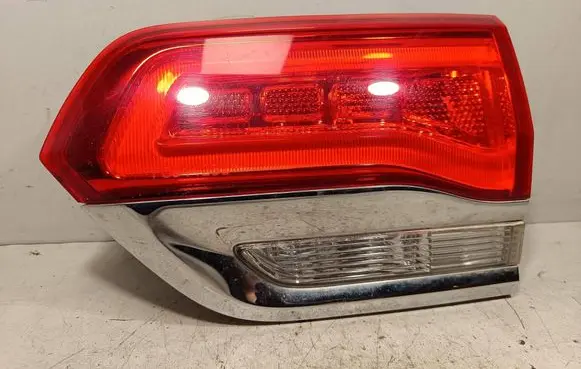 Jeep Grand Cherokee Tailgate rear/tail lights P68110046AC