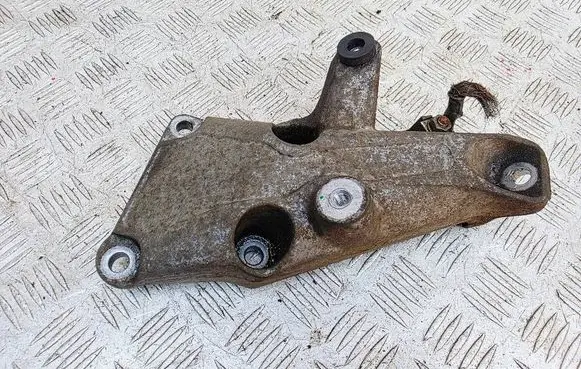 BMW 1 E81 E87 Engine mounting bracket 6776529 22116776529