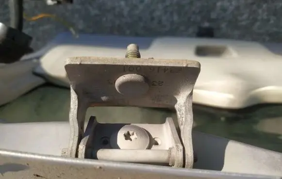 Tailgate/trunk/boot hinge