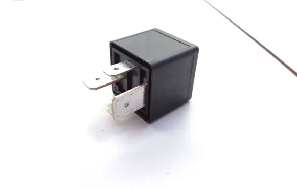 Volvo S80 Hazard warning light relay 9441158