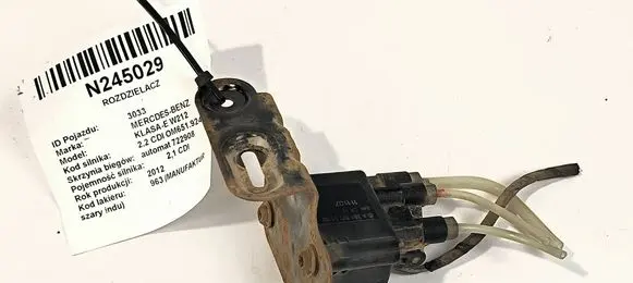 Mercedes-Benz E W212 Fuel distributor A2513200158