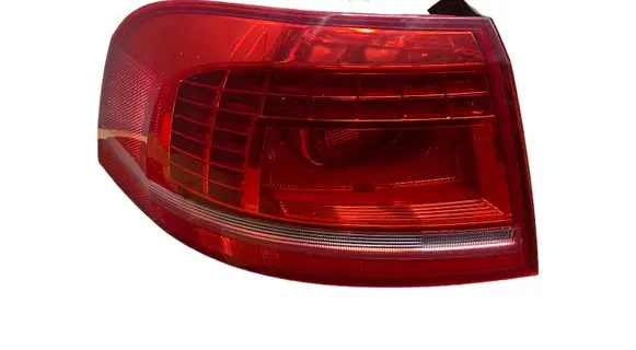 Volkswagen PASSAT B7 Rear/tail lights 2SK01074601 30633062