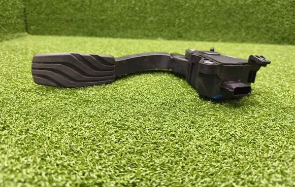 Mercedes-Benz Citan II Accelerator throttle pedal 180022038R 00820 10423A