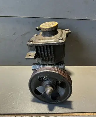 Subaru Legacy Power steering pump 