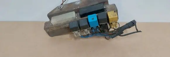 Jaguar XJS Fuse module 4RA00351032 4RA00351033 HELLA