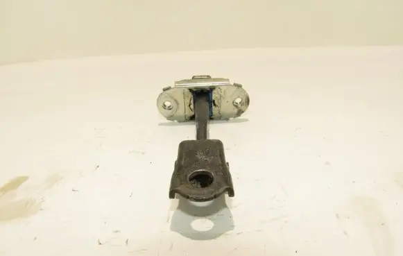 Nissan Qashqai+2 Front door check strap stopper