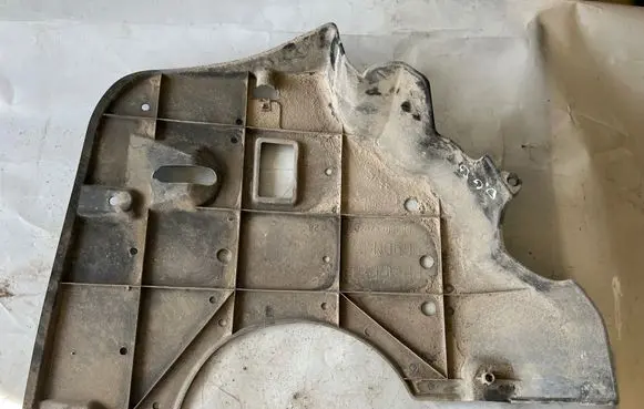 Toyota Prius (NHW20) Fuel tank bottom protection 5839847020