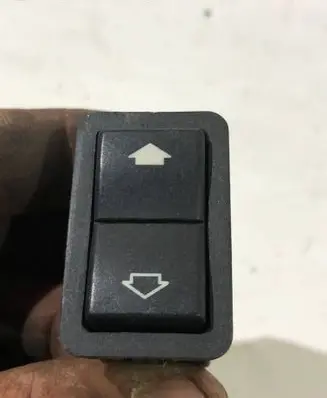BMW 7 E38 Electric window control switch 8368974