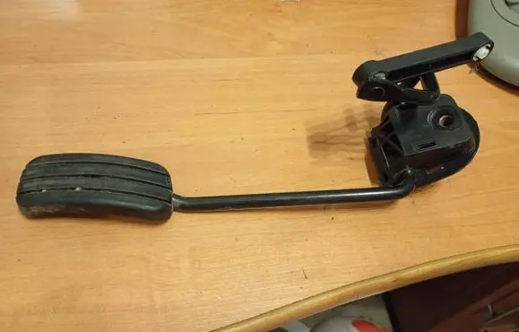 Renault Clio II Accelerator throttle pedal 770041789