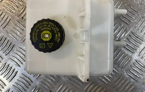 Renault Zoe Brake fluid reservoir 0204720866
