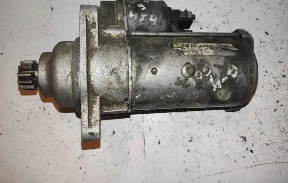 Volkswagen Golf IV Starter motor AG02M0110230
