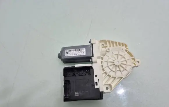 Seat Leon (1P) Front door window regulator motor 1P0837402AB