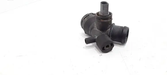 Volkswagen PASSAT B6 Engine coolant pipe/hose