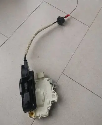 Audi A8 S8 D4 4H Front door lock 4H1837015E