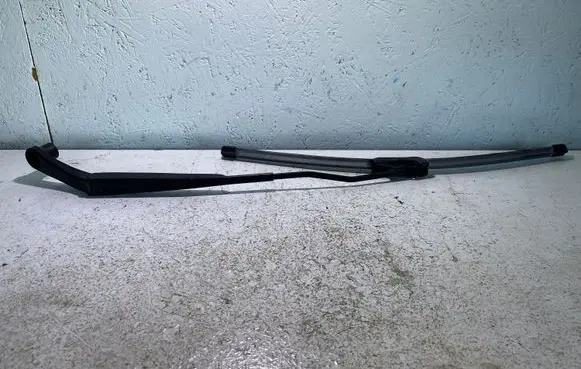 Dodge Challenger Front wiper blade arm 