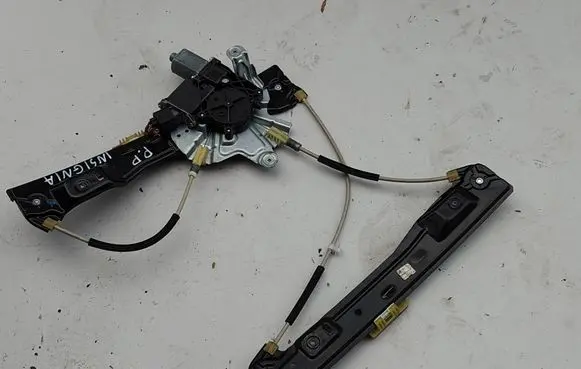 Front window lifting mechanism without motor
