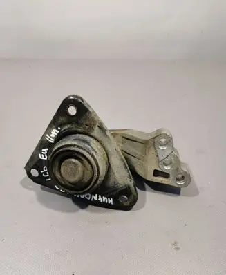 Hyundai i30 Engine mount bracket