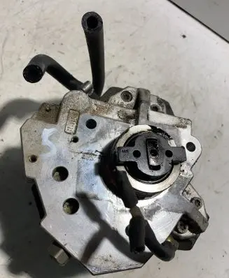 Volvo XC90 Fuel injection high pressure pump 8689591 033340 0445010043