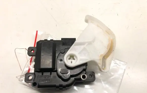 Suzuki SX4 S-Cross Air flap motor/actuator CZ113800-3740