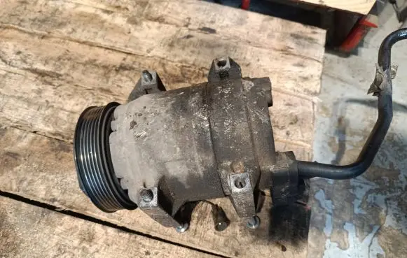 Volvo XC70 Air conditioning (A/C) compressor (pump)