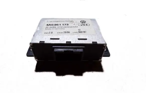 Audi A6 S6 C4 4A Alarm control unit/module 4A0951173