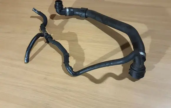 Volkswagen Tiguan Engine coolant pipe/hose 5N0122101BF