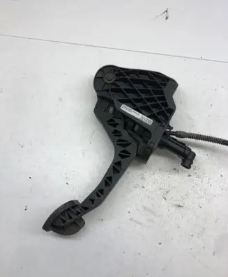Volkswagen PASSAT B6 Clutch pedal 3C1721059T