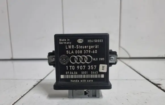 Skoda Octavia Mk2 (1Z) Light module LCM 1T0907357 5LA00837960 00010463