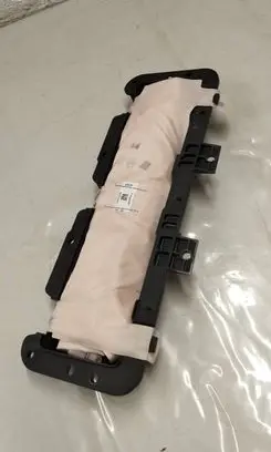 Knee airbag