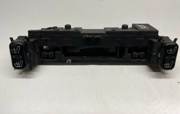 Mercedes-Benz E W210 Seat heating switch 2108200051 A2108200051