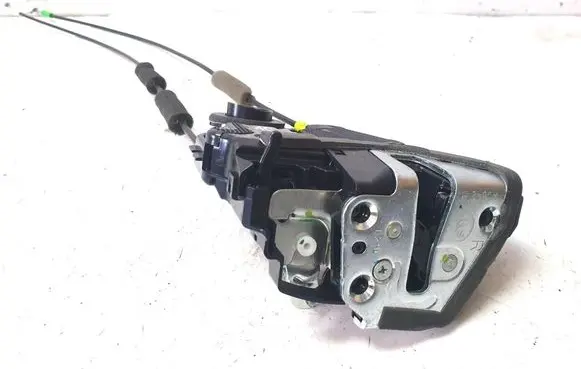 Toyota Avensis T270 Rear door lock A084219