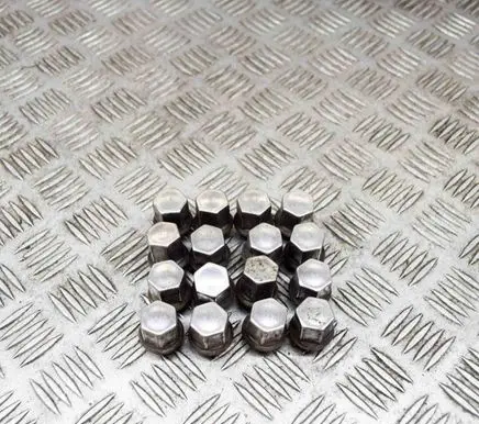 Land Rover Discovery Sport Nuts/bolts 