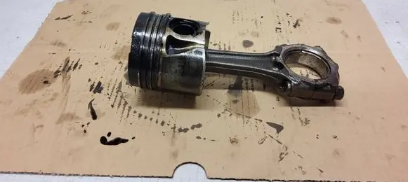 Opel Zafira B Piston with connecting rod