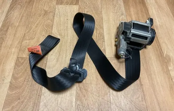 Alfa Romeo 147 Front seatbelt 049077