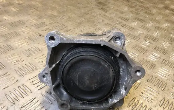 BMW 4 F32 F33 Engine mount bracket 6859412
