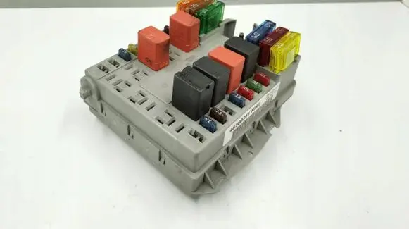 Fiat Punto (188) Fuse module 46760251