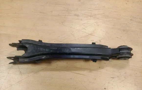 Mercedes-Benz C W205 Rear control arm A2043521205
