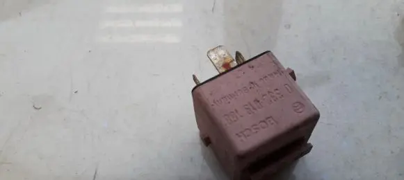 BMW 5 E39 Other relay 0332019168