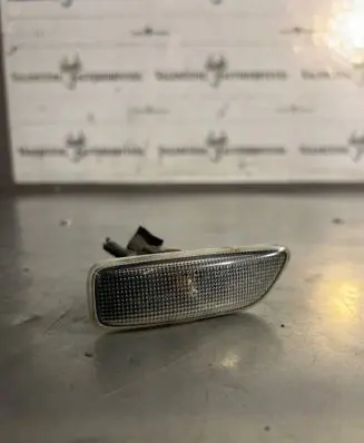 Volvo V70 Front fender indicator light 30722642