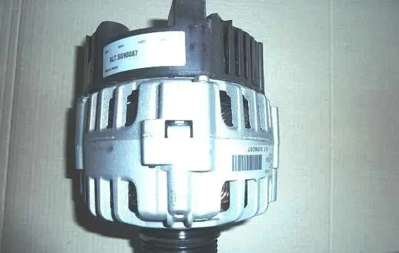 Audi RS4 Generator/alternator SG9B087-II