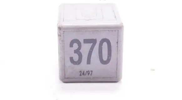 Volkswagen PASSAT B5 Other relay 8D0951253 V23134J523300