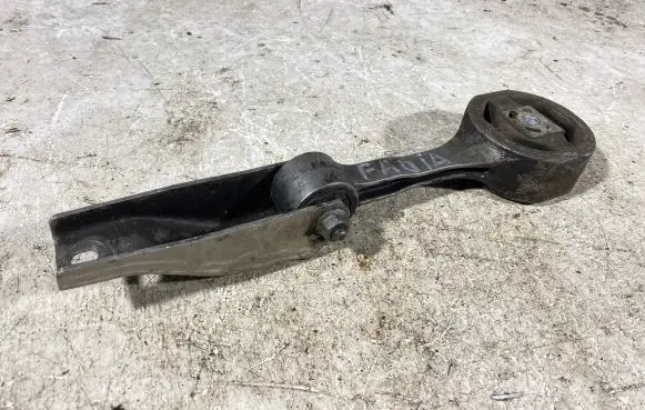 Skoda Fabia Mk1 (6Y) Engine mount bracket