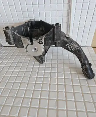Volvo XC90 Engine mounting bracket AG9N19N586AA