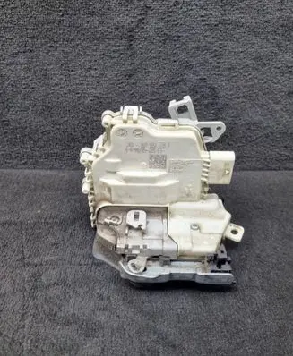 Audi Q7 4M Front door lock 8J1837016F