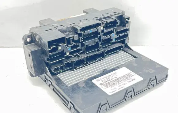 Mercedes-Benz C W203 Fuse module 2035451701 5DK00848540