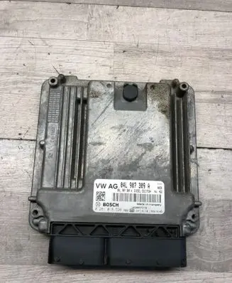 Volkswagen Golf Sportsvan Engine control unit/module 04L907309A 0281018526