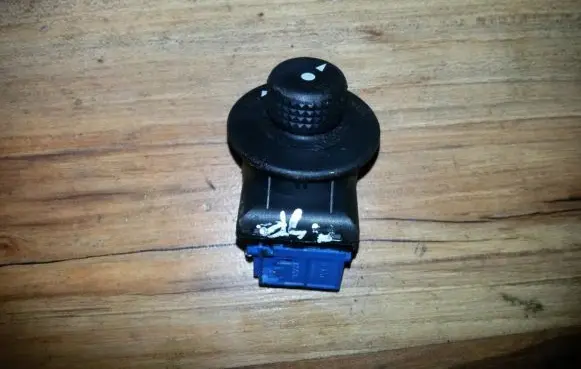 Citroen Xsara Picasso Wing mirror switch